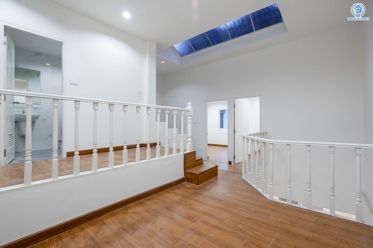 บ้านมือสองตกแต่งใหม่ โครงการ นันทนาการ์เด้น-พาร์คเพลส 345 ราชพฤกษ์-ติวานนท์ เนื้อที่ 27 ตร.ว. ฟังก์ชัน 3 ห้องนอน 2 ห้องน้ำ จอดรถได้ 2 คัน บรรยากาศเงียบสงบเป็นส่วนตัว สิ่งอำนวยความสะดวกมากมาย! บนทำเลศักยภาพ เชื่อมต่อถนนราชพฤกษ์ ใกล้จุดขึ้นทางด่วน "ศรีสมาน"